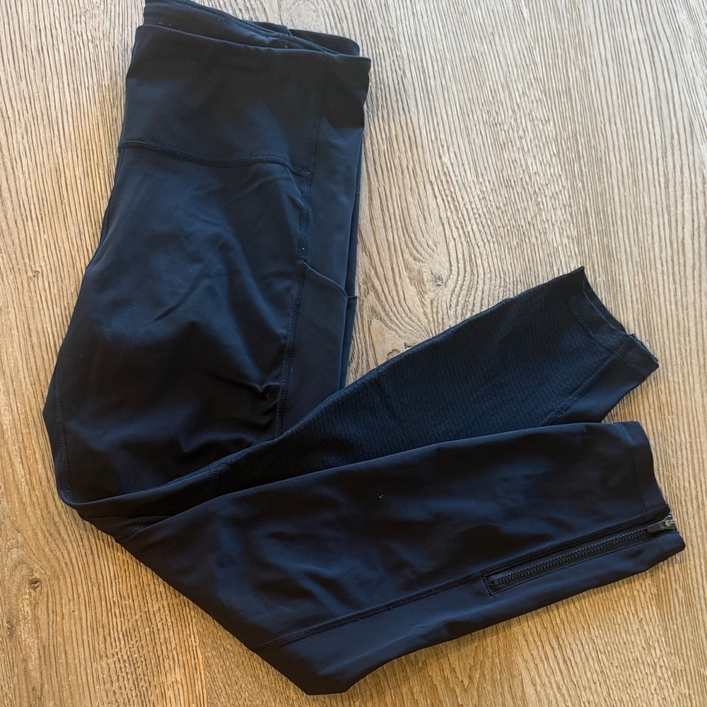 Athleta Ultimate Run 7/8 Tight in Black